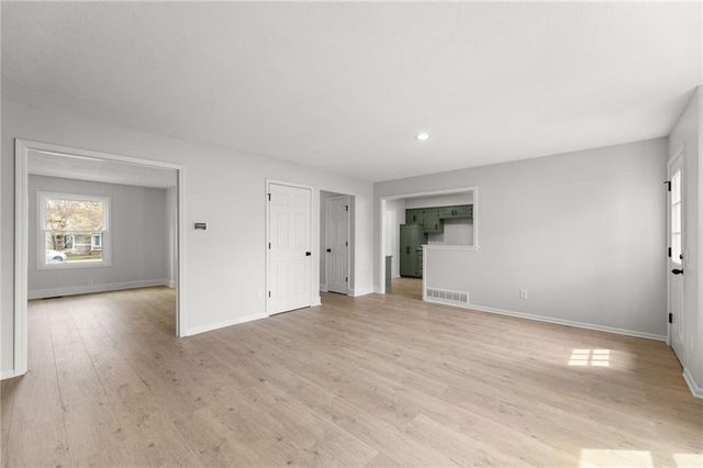 1413 S Sheridan Bridge Circle, Olathe, KS 66062