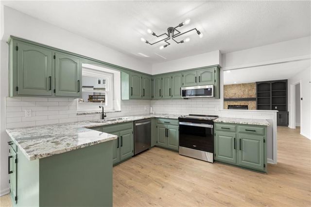 1413 S Sheridan Bridge Circle, Olathe, KS 66062