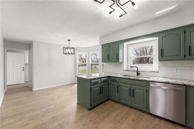 1413 S Sheridan Bridge Circle, Olathe, KS 66062