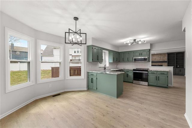 1413 S Sheridan Bridge Circle, Olathe, KS 66062