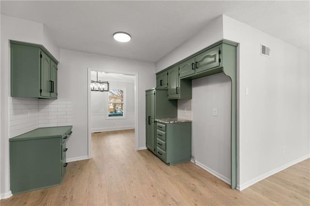 1413 S Sheridan Bridge Circle, Olathe, KS 66062