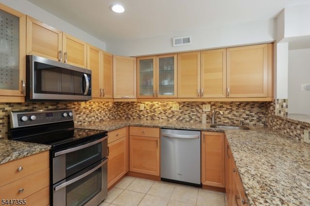 16 Yarmouth Ct, Scotch Plains Twp., NJ 07076