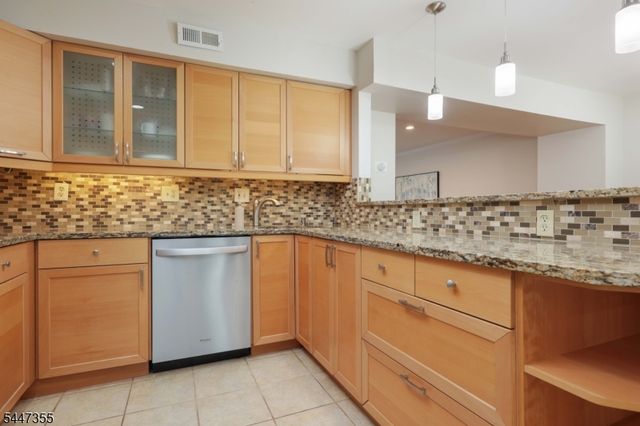16 Yarmouth Ct, Scotch Plains Twp., NJ 07076