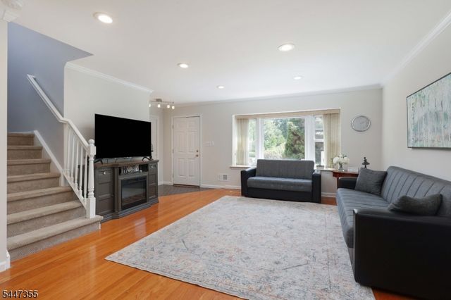 16 Yarmouth Ct, Scotch Plains Twp., NJ 07076