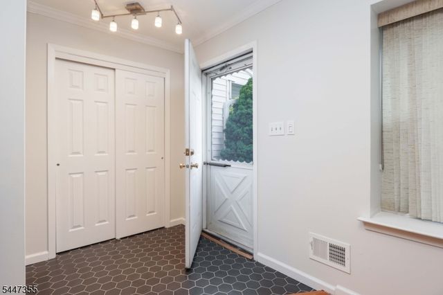16 Yarmouth Ct, Scotch Plains Twp., NJ 07076