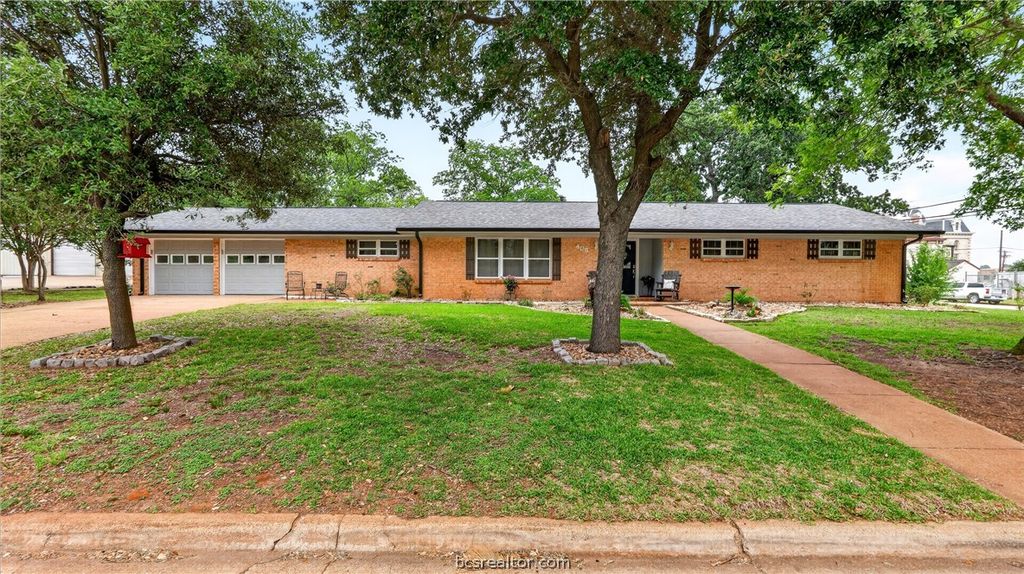 405 North Main Street, Franklin, TX 77856 — exterior