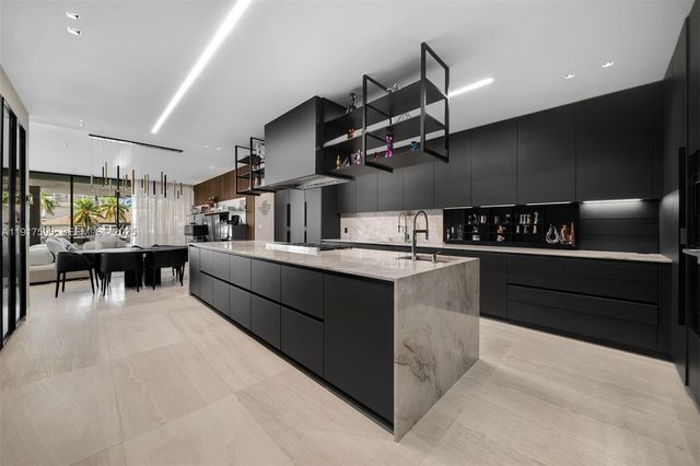 342 S Parkway, Golden Beach, FL 33160