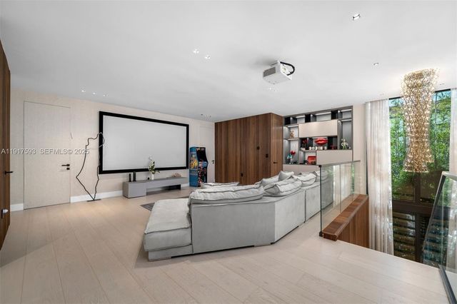 342 S Parkway, Golden Beach, FL 33160