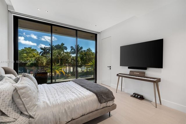 342 S Parkway, Golden Beach, FL 33160