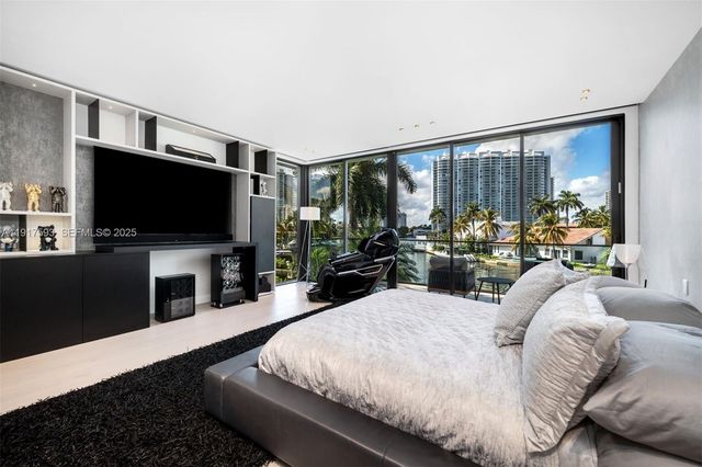 342 S Parkway, Golden Beach, FL 33160