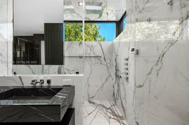 342 S Parkway, Golden Beach, FL 33160