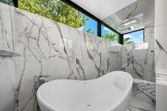 342 S Parkway, Golden Beach, FL 33160