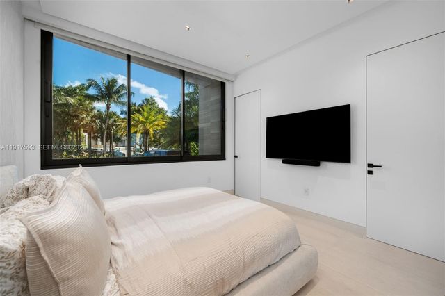 342 S Parkway, Golden Beach, FL 33160