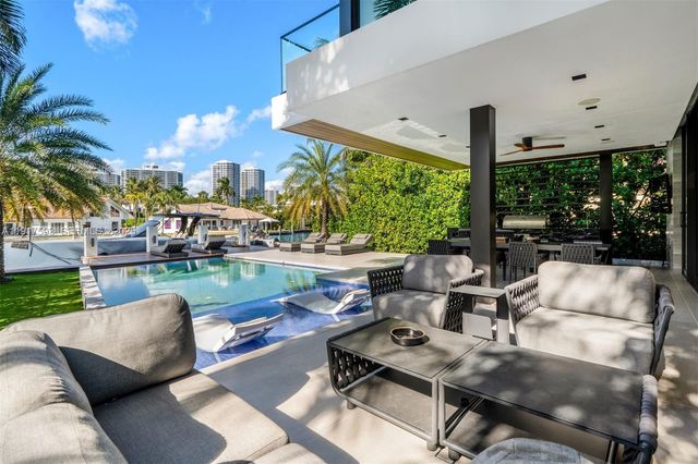 342 S Parkway, Golden Beach, FL 33160