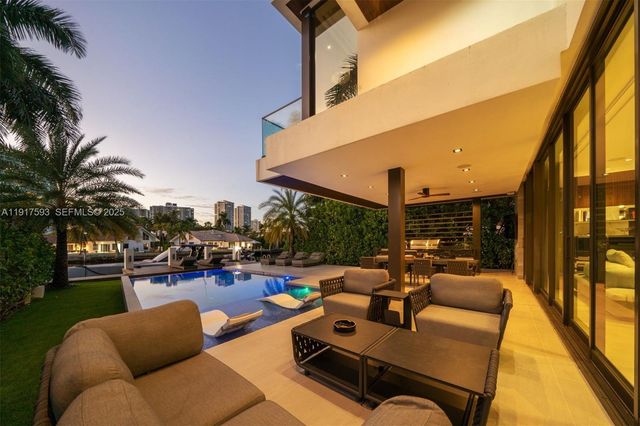 342 S Parkway, Golden Beach, FL 33160