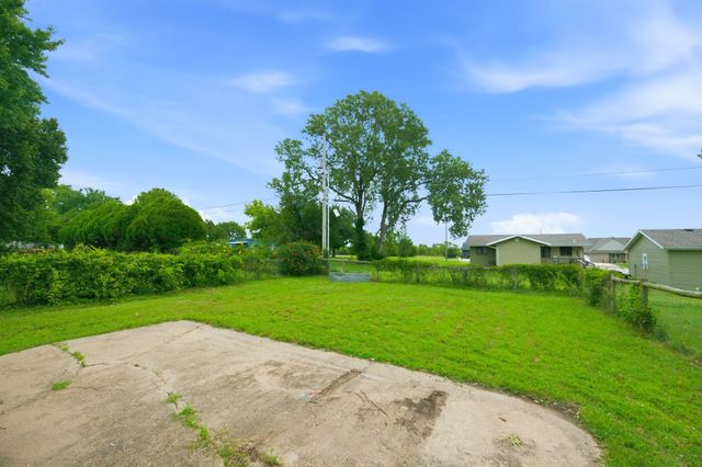426 Village Rd, El Dorado, KS 67042