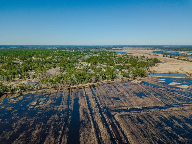 762 Wraggs Ferry Rd., Georgetown, SC 29440