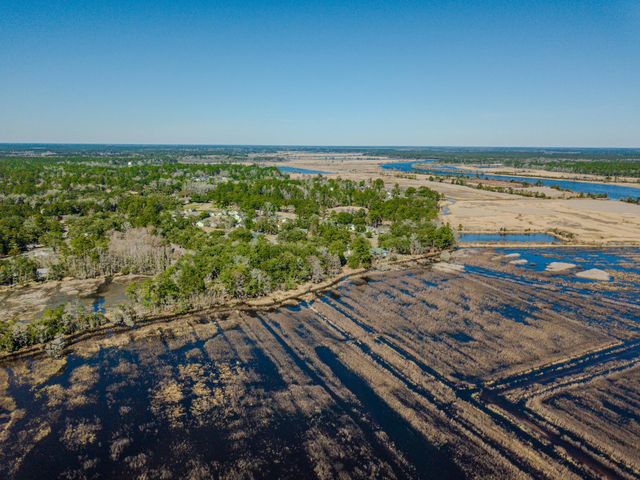 762 Wraggs Ferry Rd., Georgetown, SC 29440