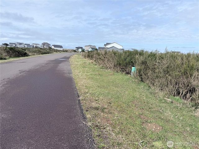 458 W Wind Street, Ocean Shores, WA 98569