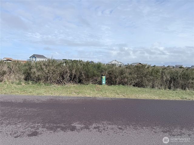458 W Wind Street, Ocean Shores, WA 98569