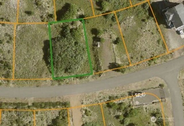 458 W Wind Street, Ocean Shores, WA 98569