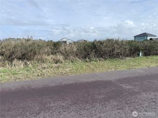 458 W Wind Street, Ocean Shores, WA 98569