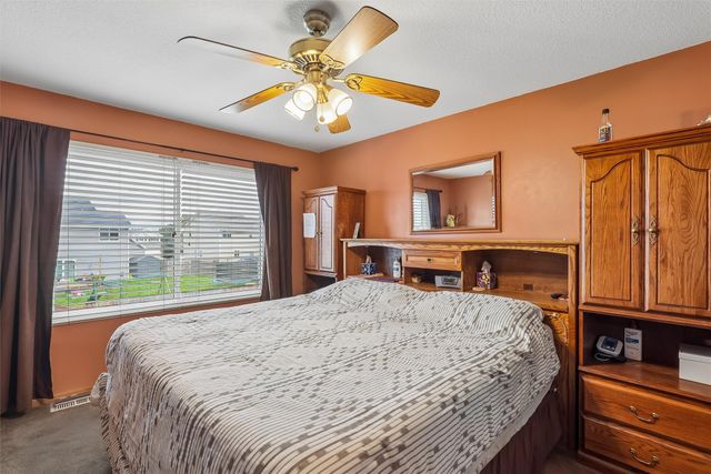 430 NE 60th Street, Pleasant Hill, IA 50327