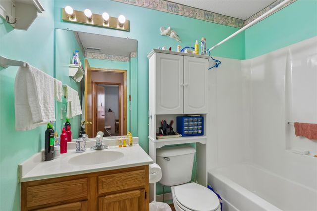 430 NE 60th Street, Pleasant Hill, IA 50327