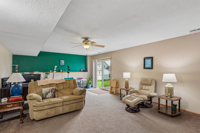 430 NE 60th Street, Pleasant Hill, IA 50327