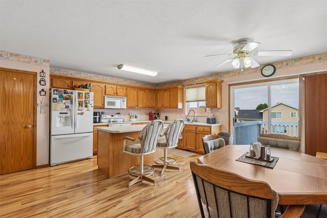 430 NE 60th Street, Pleasant Hill, IA 50327