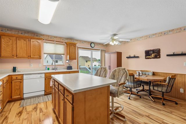 430 NE 60th Street, Pleasant Hill, IA 50327