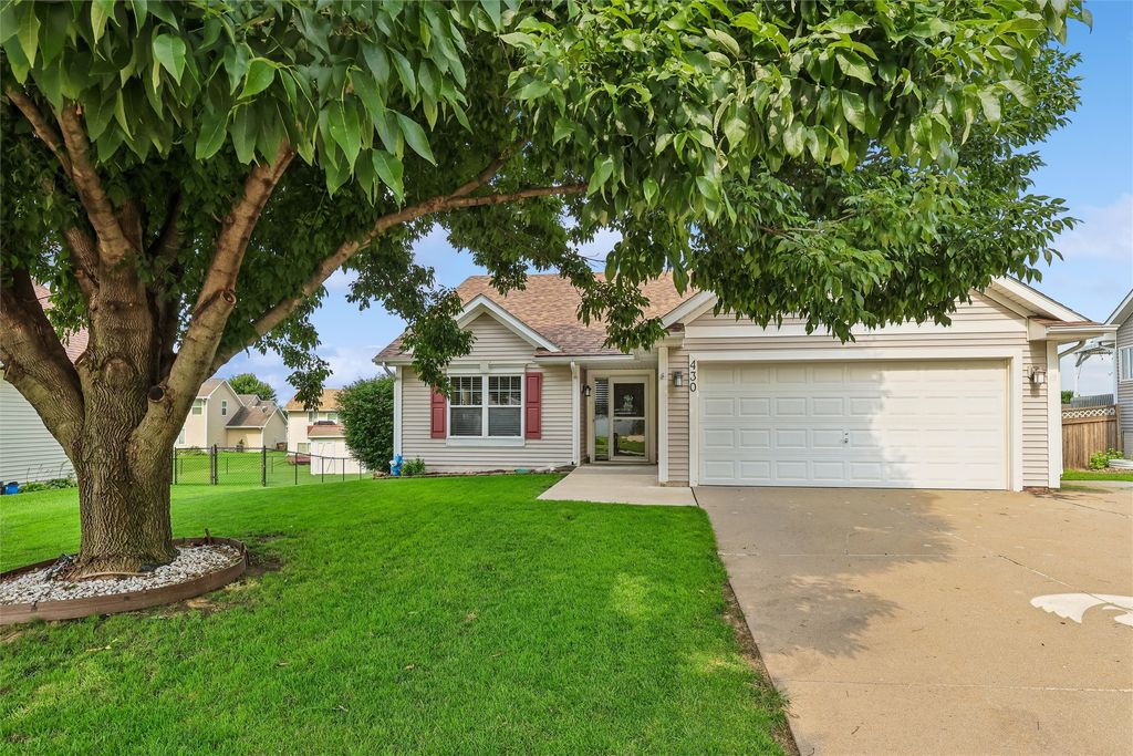 430 NE 60th Street, Pleasant Hill, IA 50327