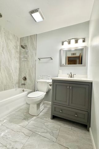 6A Kingery Quarter Road 203, Willowbrook, IL 60527