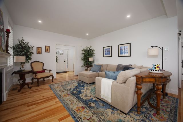 12 Summit Circle, Newmarket, NH 03857