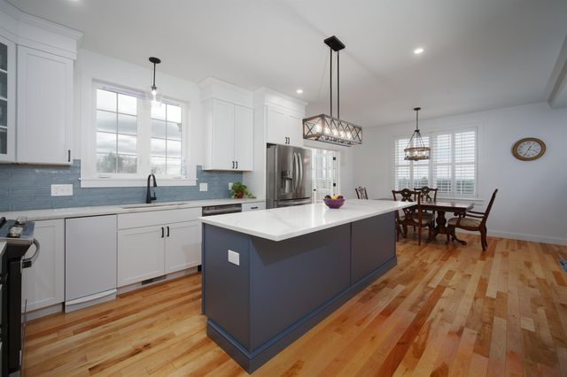 12 Summit Circle, Newmarket, NH 03857