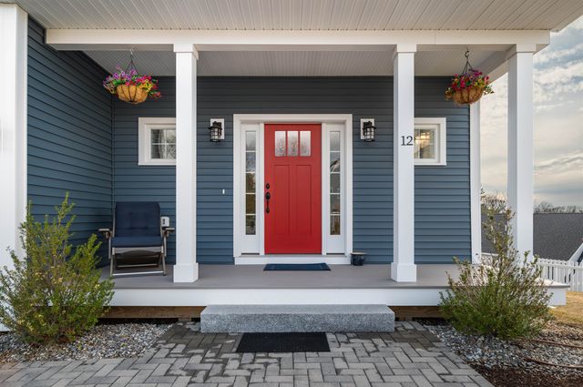 12 Summit Circle, Newmarket, NH 03857