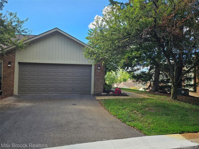 5663 Hillcrest Circle E 64, West Bloomfield Charter Township, MI 48322