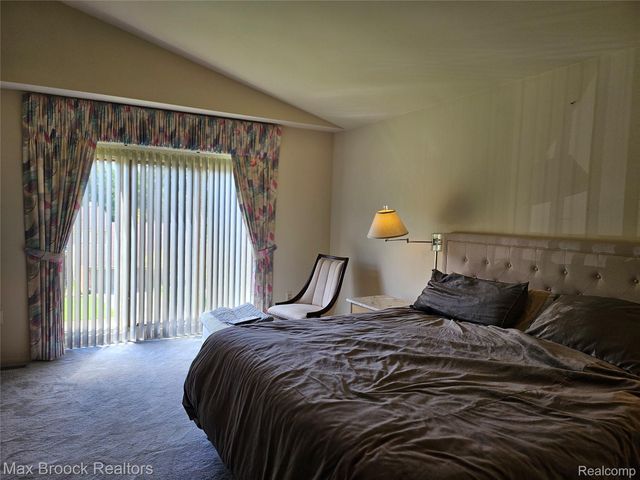 5663 Hillcrest Circle E 64, West Bloomfield Charter Township, MI 48322