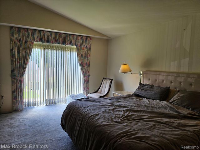 5663 Hillcrest Circle E 64, West Bloomfield Charter Township, MI 48322