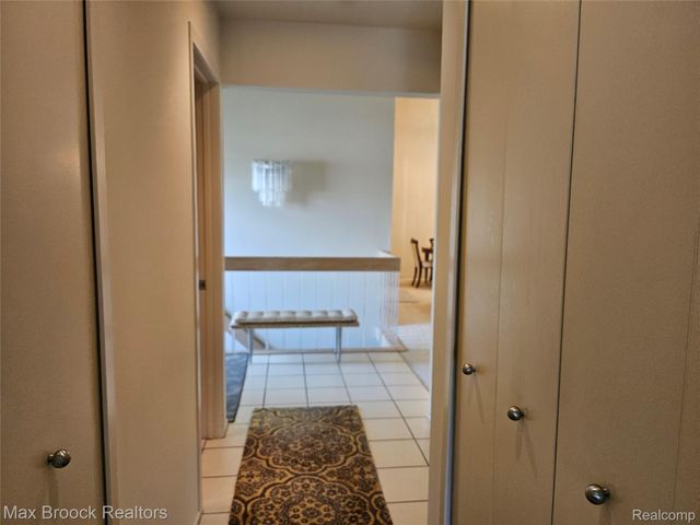 5663 Hillcrest Circle E 64, West Bloomfield Charter Township, MI 48322
