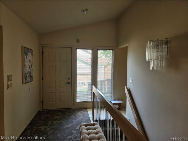 5663 Hillcrest Circle E 64, West Bloomfield Charter Township, MI 48322