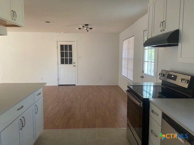 1025 E Fannin Street, Luling, TX 78648