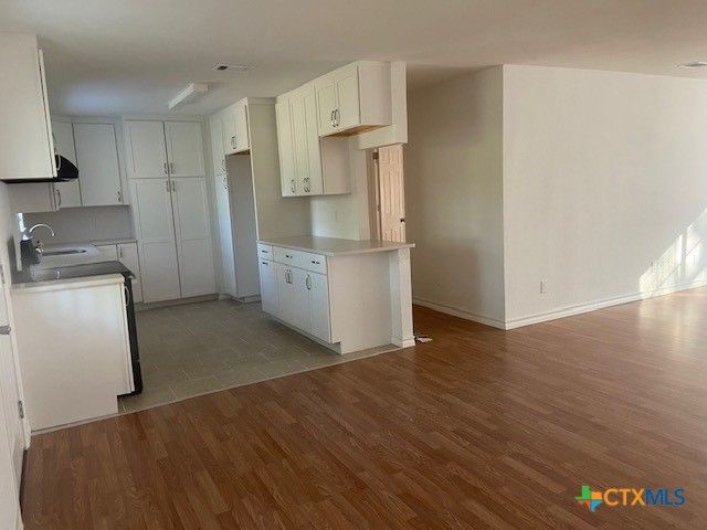1025 E Fannin Street, Luling, TX 78648