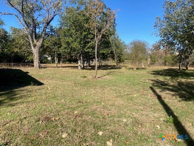 1025 E Fannin Street, Luling, TX 78648
