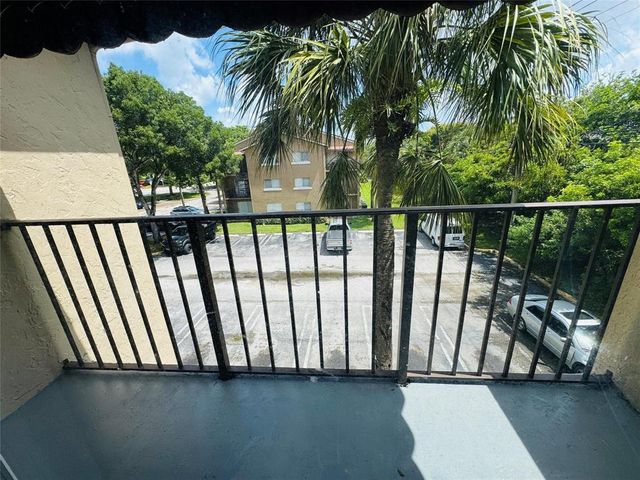 1068 N BENOIST FARMS Road 302, West Palm Beach, FL 33411