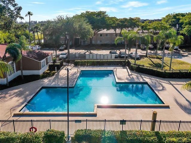 1068 N BENOIST FARMS Road 302, West Palm Beach, FL 33411