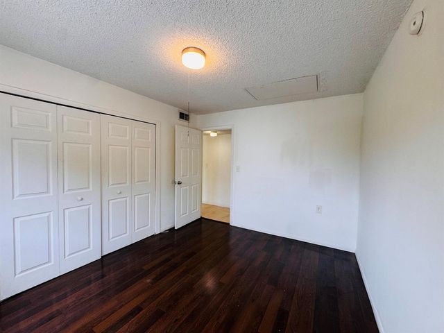 1068 N BENOIST FARMS Road 302, West Palm Beach, FL 33411
