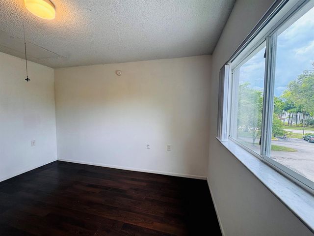 1068 N BENOIST FARMS Road 302, West Palm Beach, FL 33411