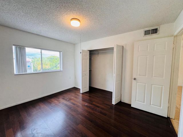 1068 N BENOIST FARMS Road 302, West Palm Beach, FL 33411