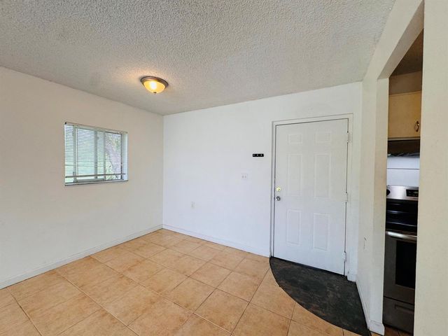 1068 N BENOIST FARMS Road 302, West Palm Beach, FL 33411